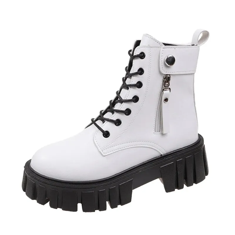 Stylische weiße Chunky Boots mit Schnürung Perfekt für Gothi